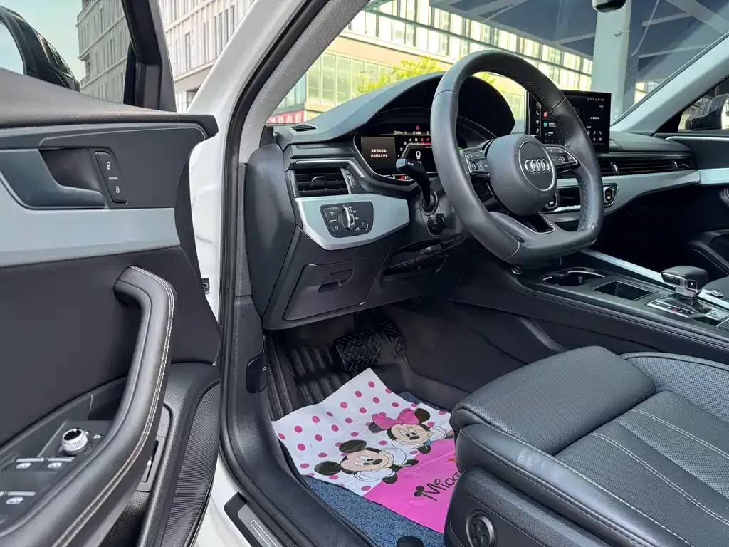 Audi A4L 2022 из CN, фото 8