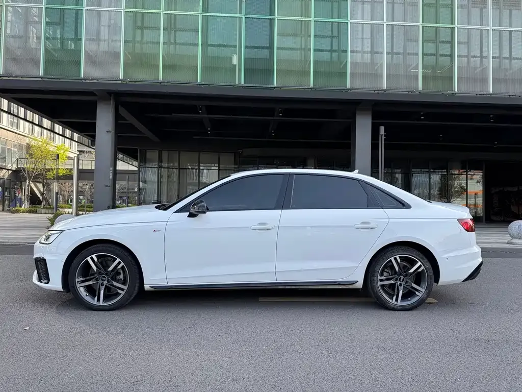Audi A4L 2022 из CN, фото 7