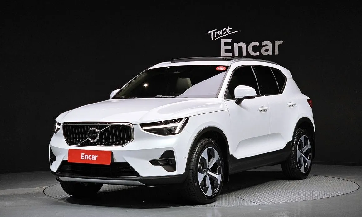 Volvo XC40 — фото 1