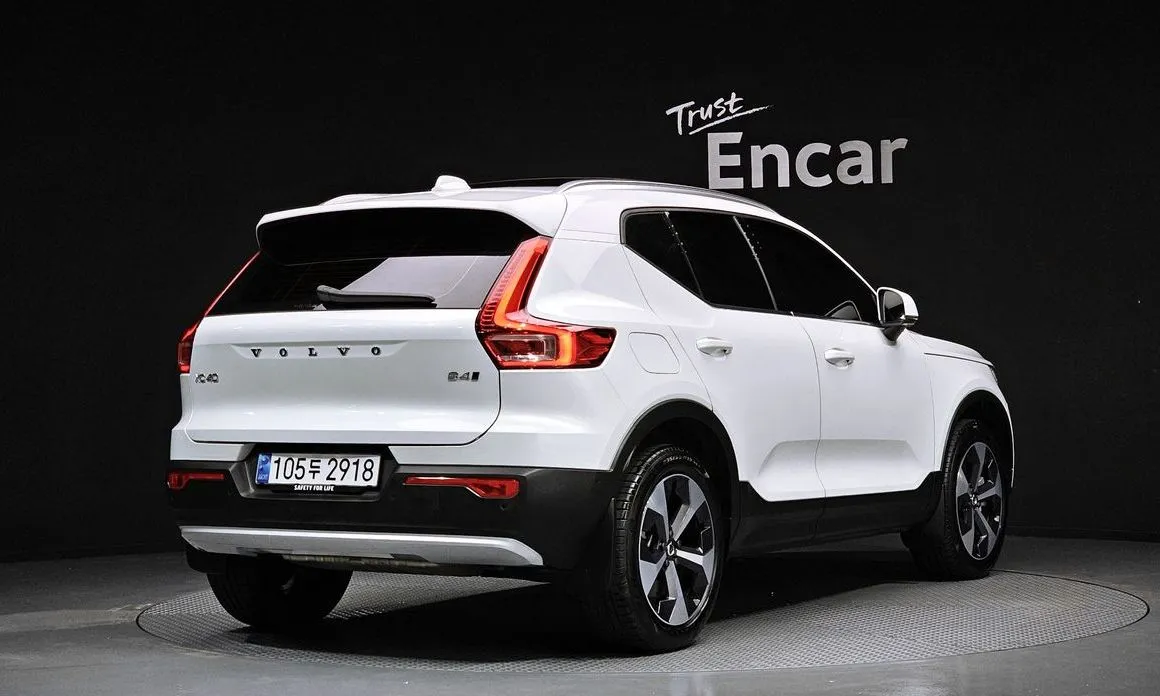 Volvo XC40 — фото 9
