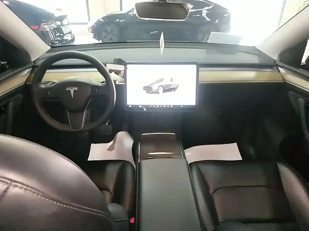 Tesla Model Y — фото 3