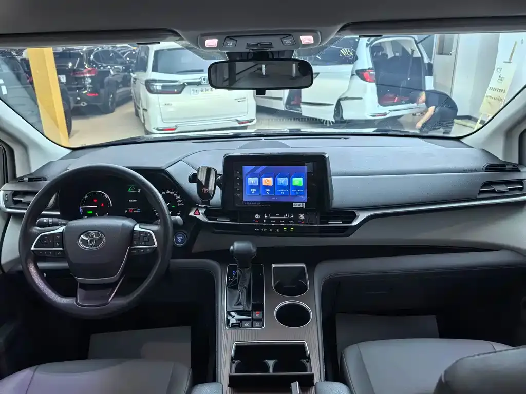 Toyota Granvia 2024 из CN, фото 6