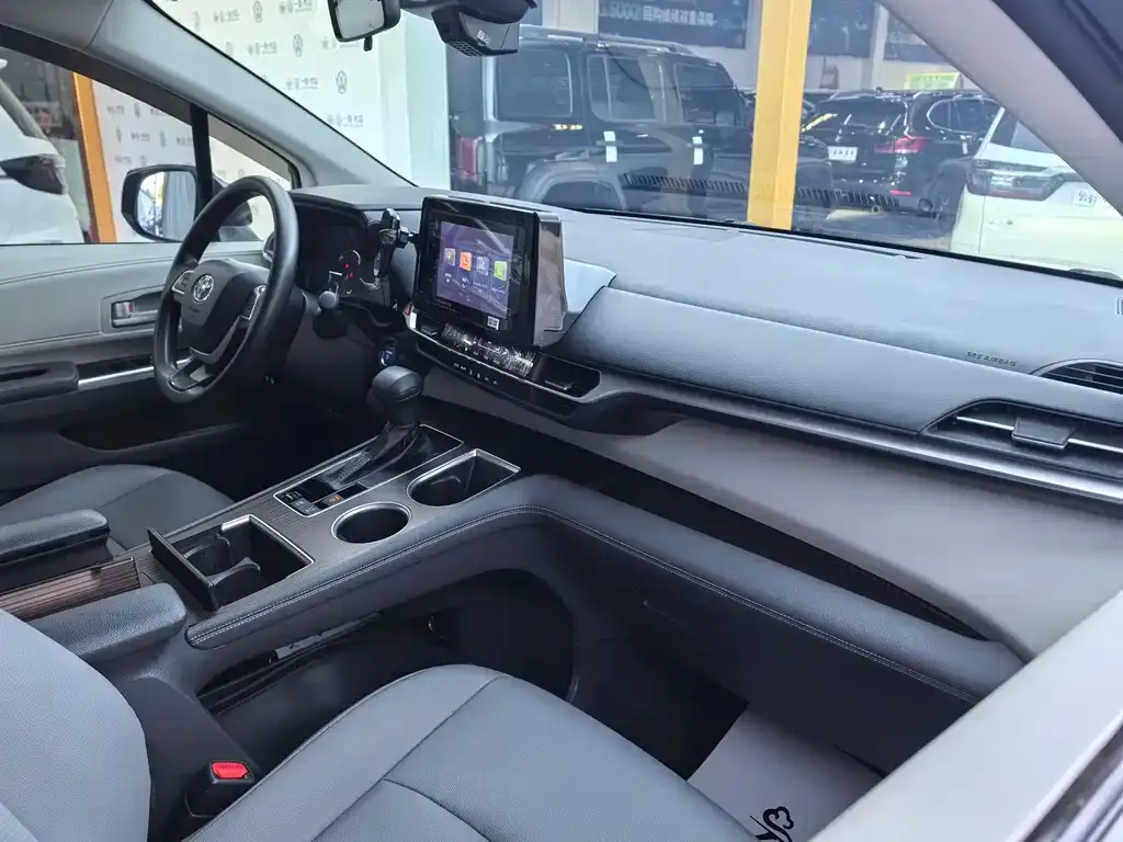 Toyota Granvia 2024 из CN, фото 10