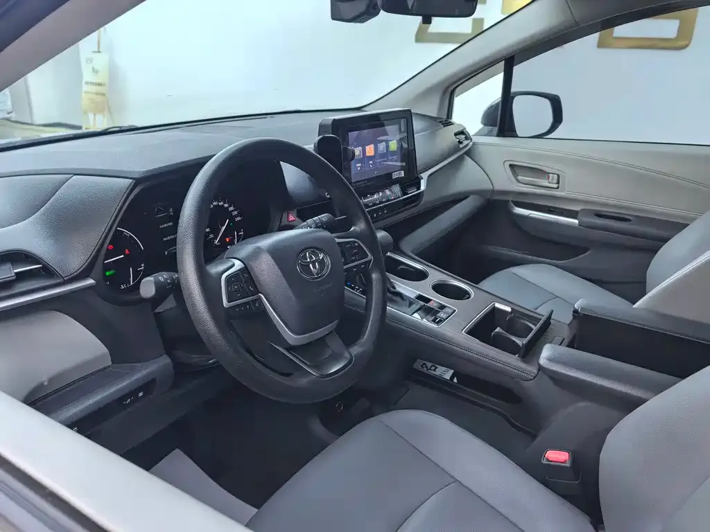 Toyota Granvia 2024 из CN, фото 3