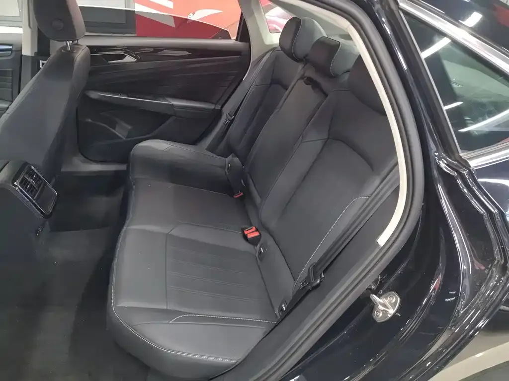 Volkswagen Passat — фото 8