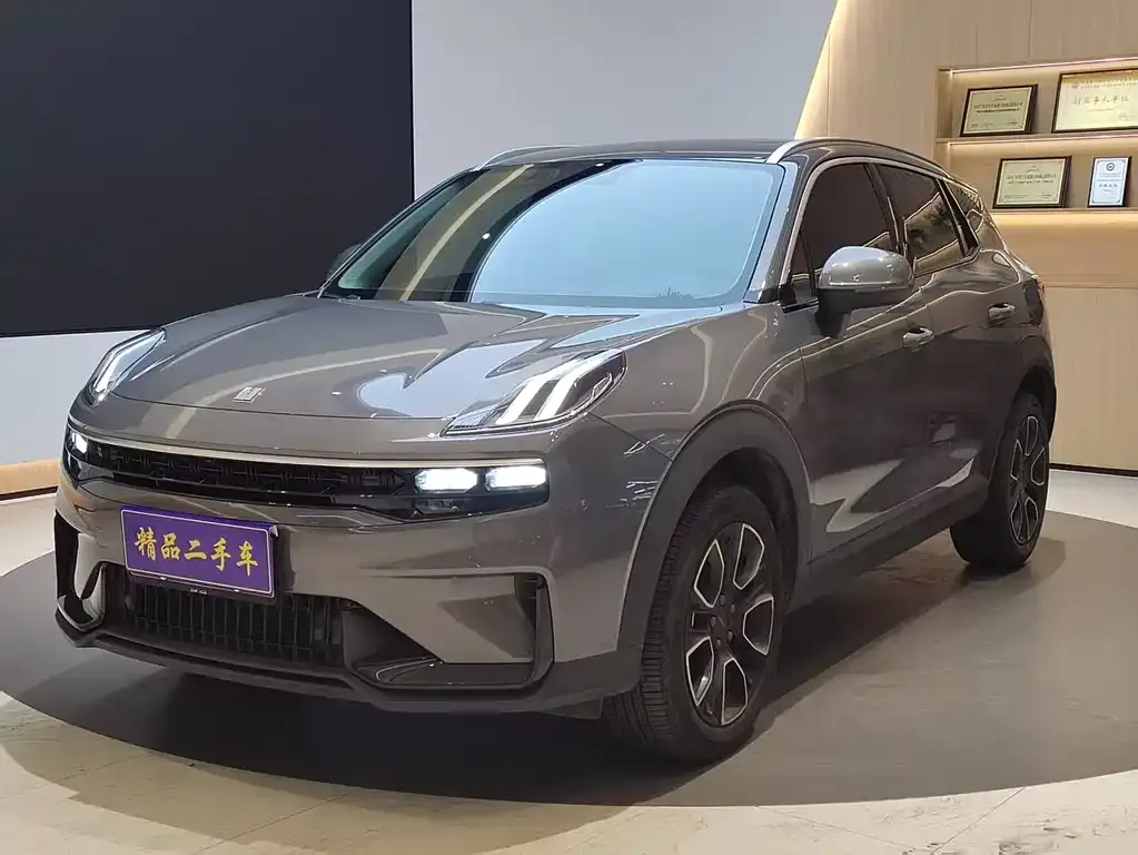 Lynk & Co 06