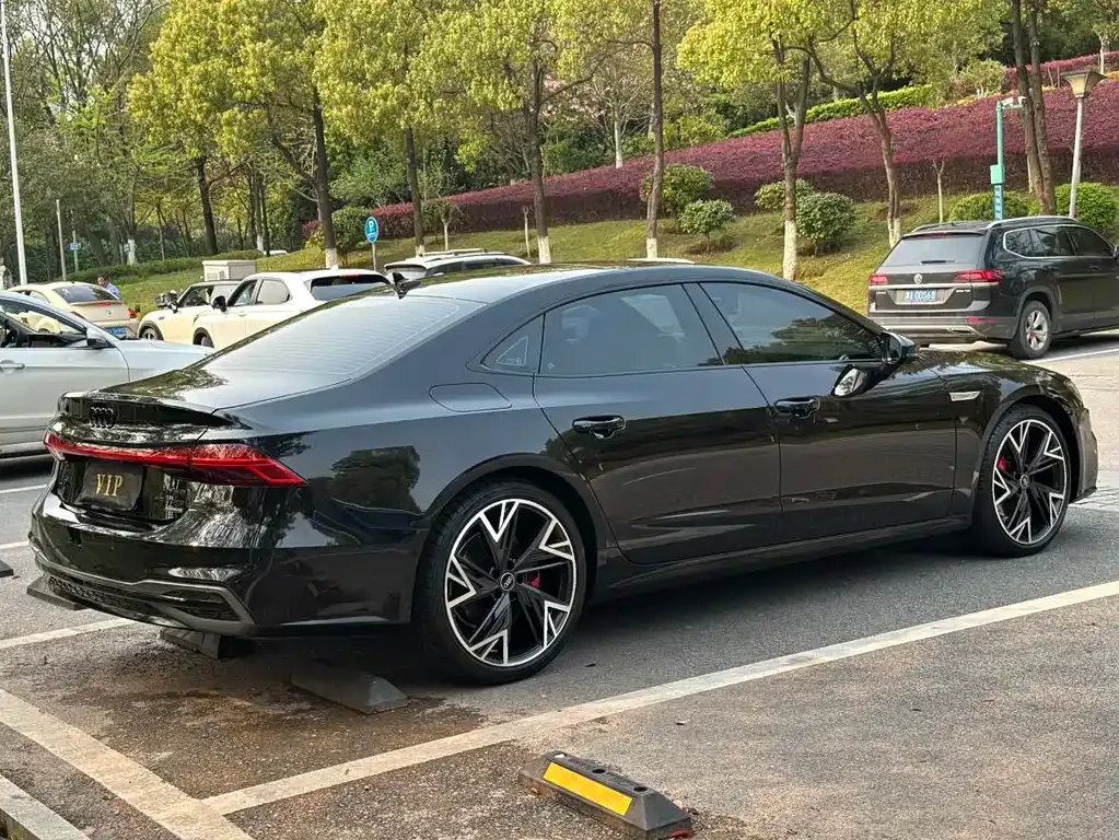 Audi A7L — фото 5