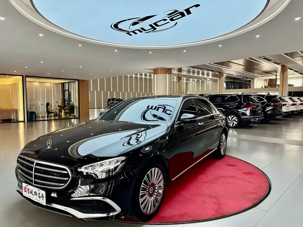 Mercedes-Benz E-Class — фото 1