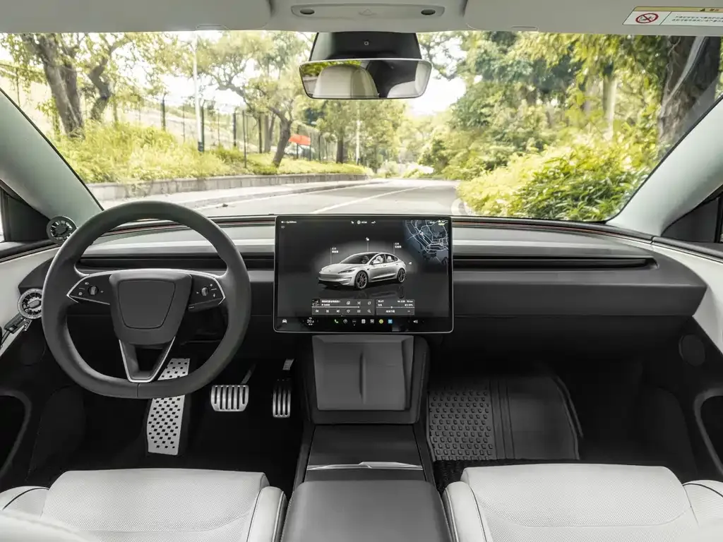 Tesla Model 3 — фото 4