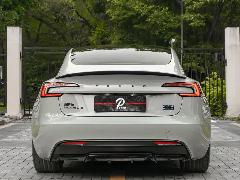 Tesla Model 3 — фото 10
