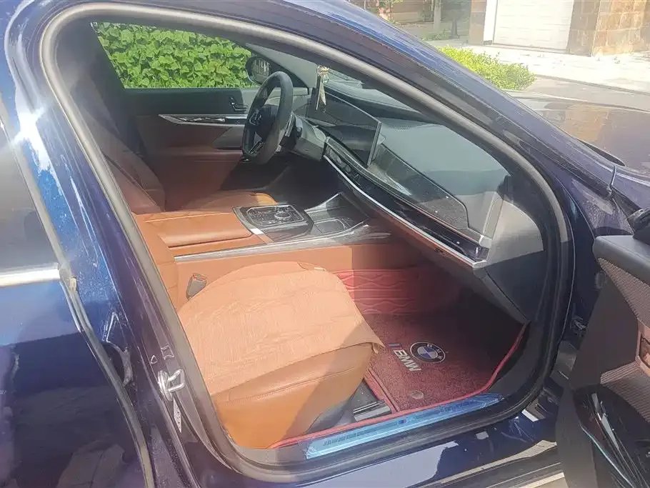 BMW 7 Series 2023 из CN, фото 10