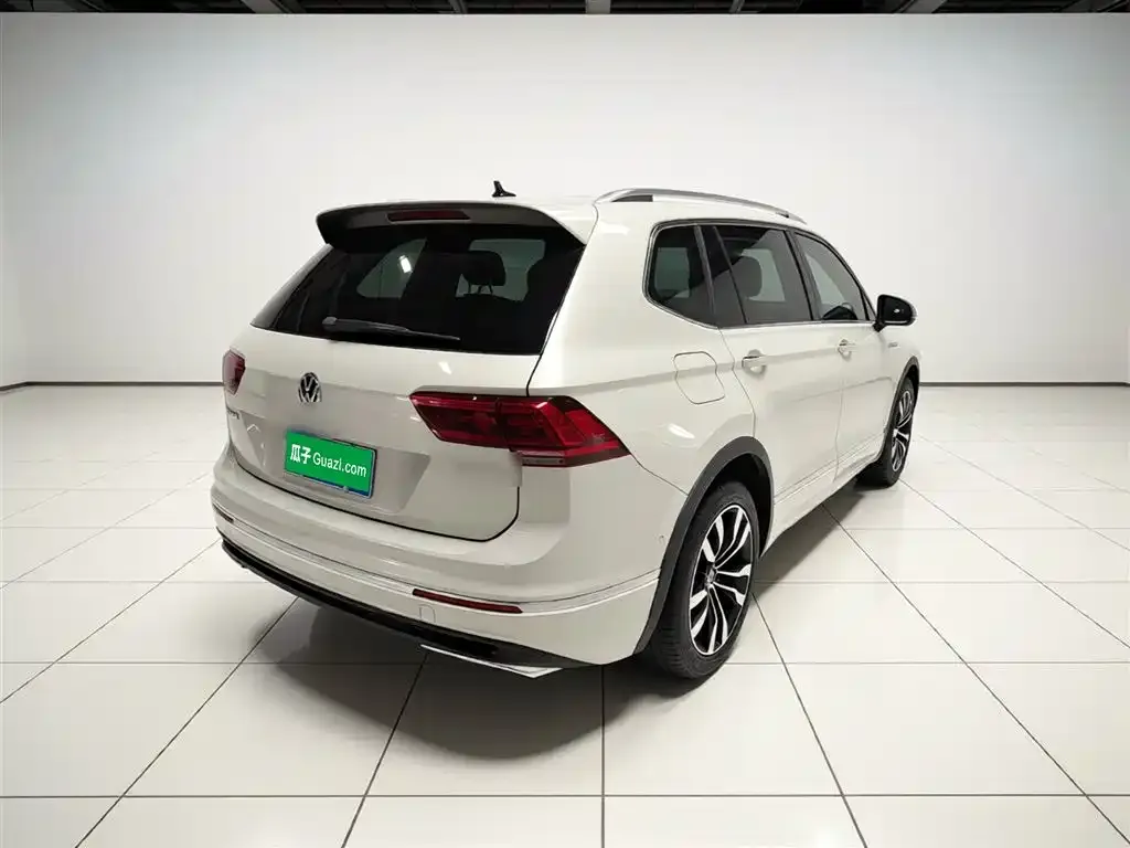 Volkswagen Tiguan L — фото 9