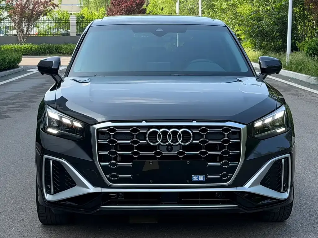 Audi Q2L — фото 9