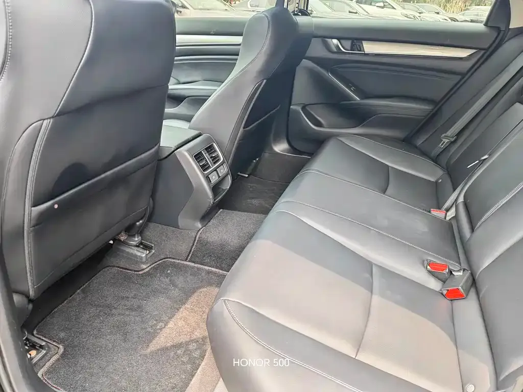 Honda Accord — фото 10