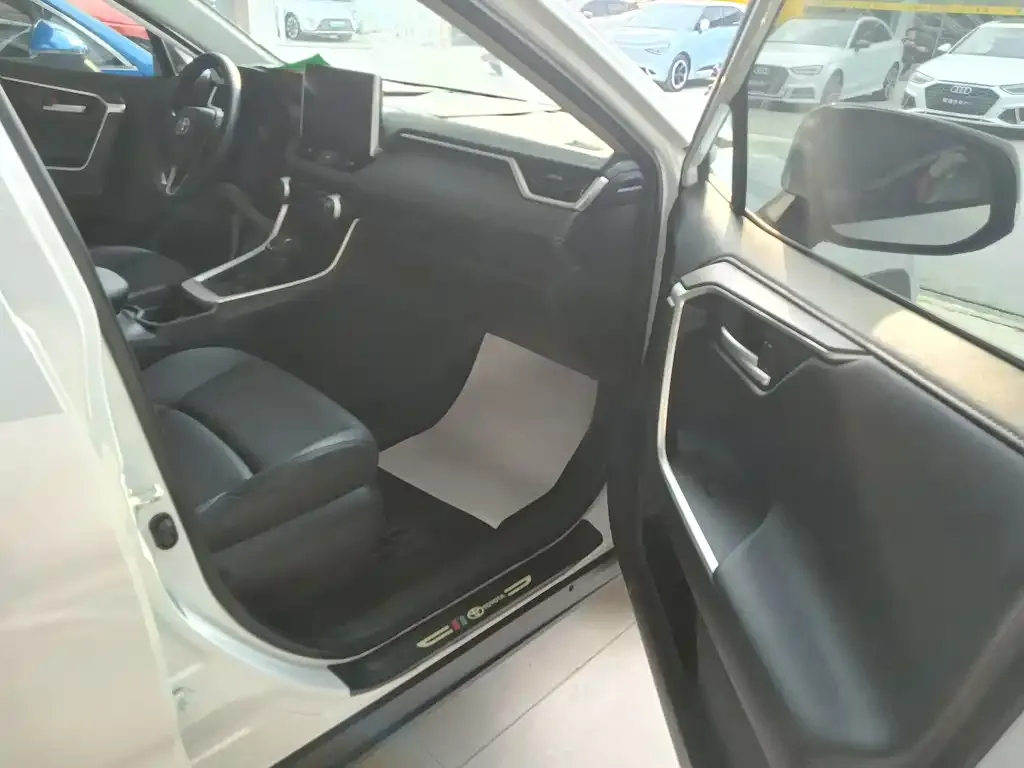 Toyota Wildlander — фото 10