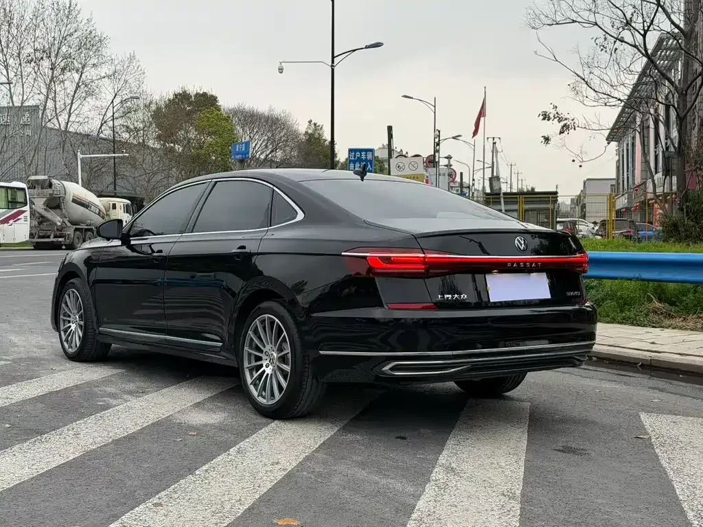 Volkswagen Passat — фото 7