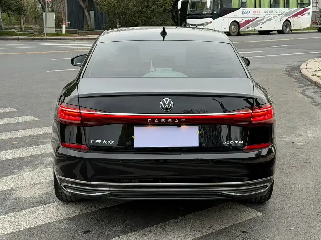 Volkswagen Passat — фото 8