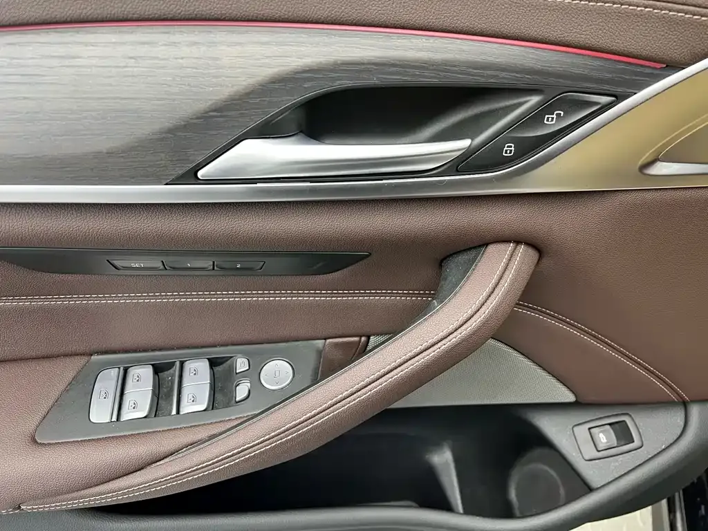 BMW 5 Series — фото 9