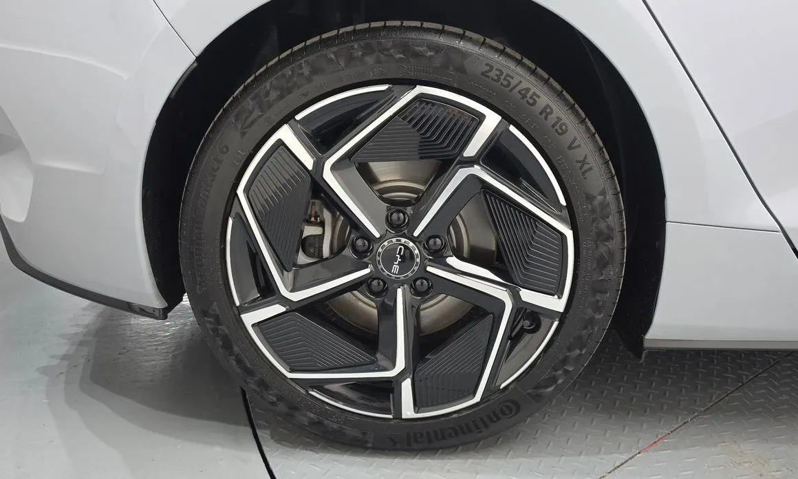 BYD Seal — фото 9