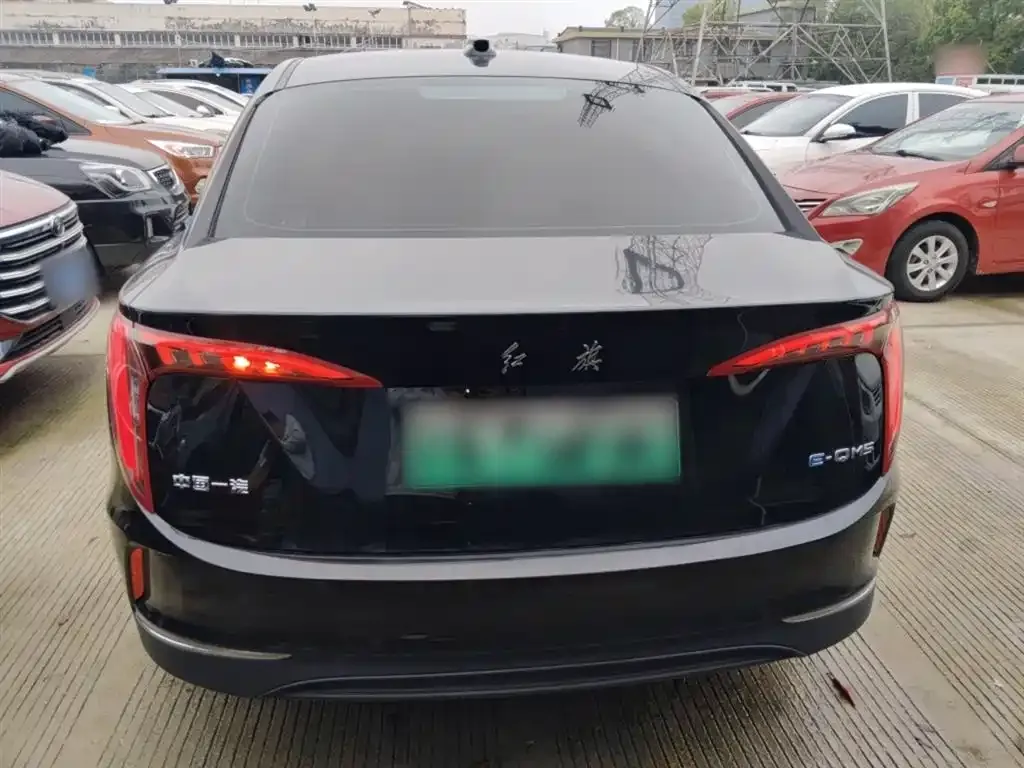 Hongqi E-QM5 — фото 10
