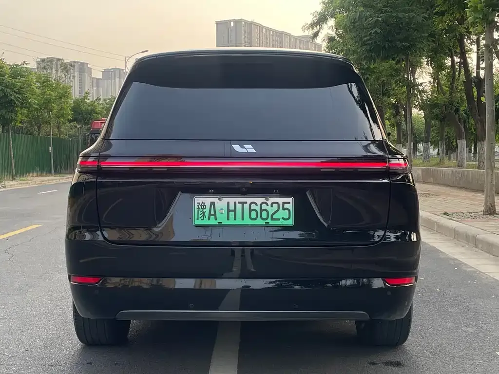 Li Auto L9 — фото 2