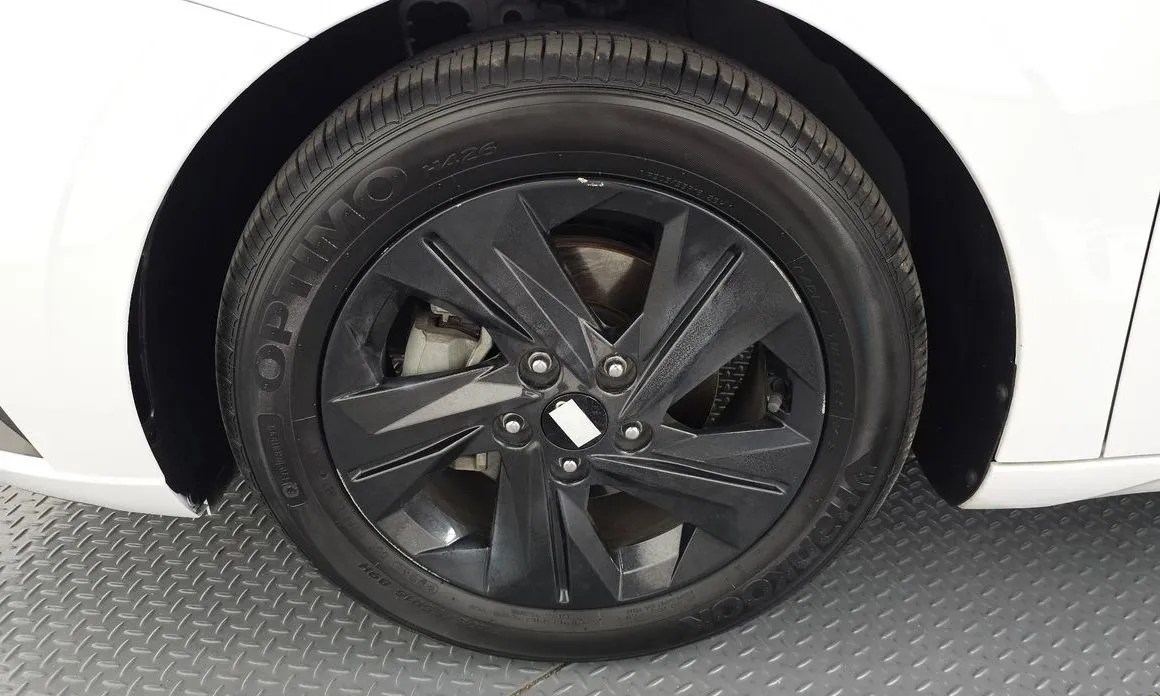 Hyundai AVANTE — фото 4