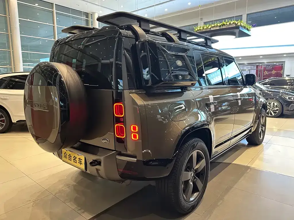 Land Rover Defender — фото 6