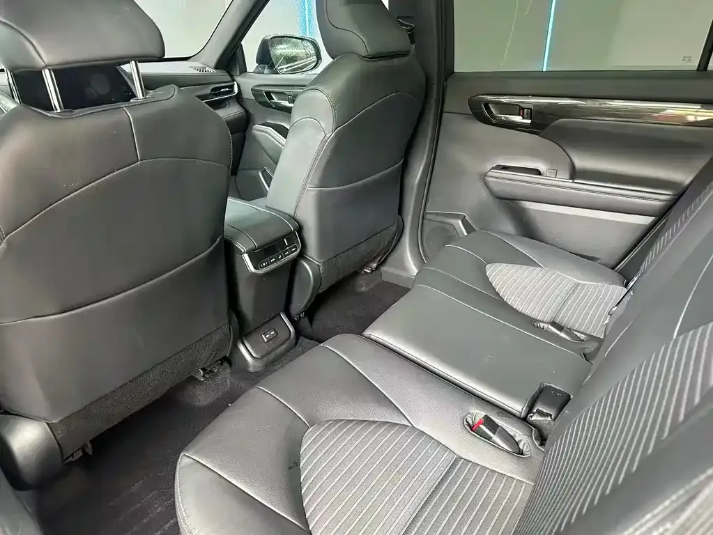 Toyota Crown Kluger — фото 10