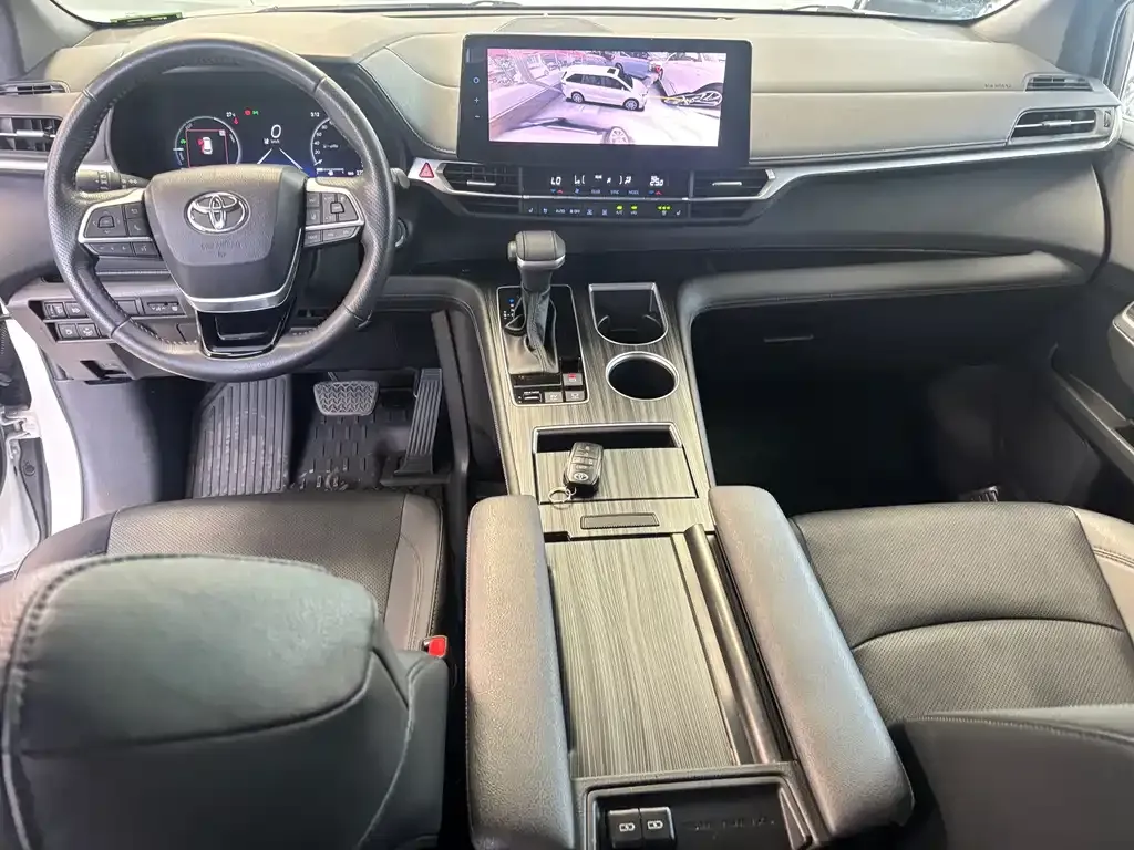 Toyota Sienna — фото 6