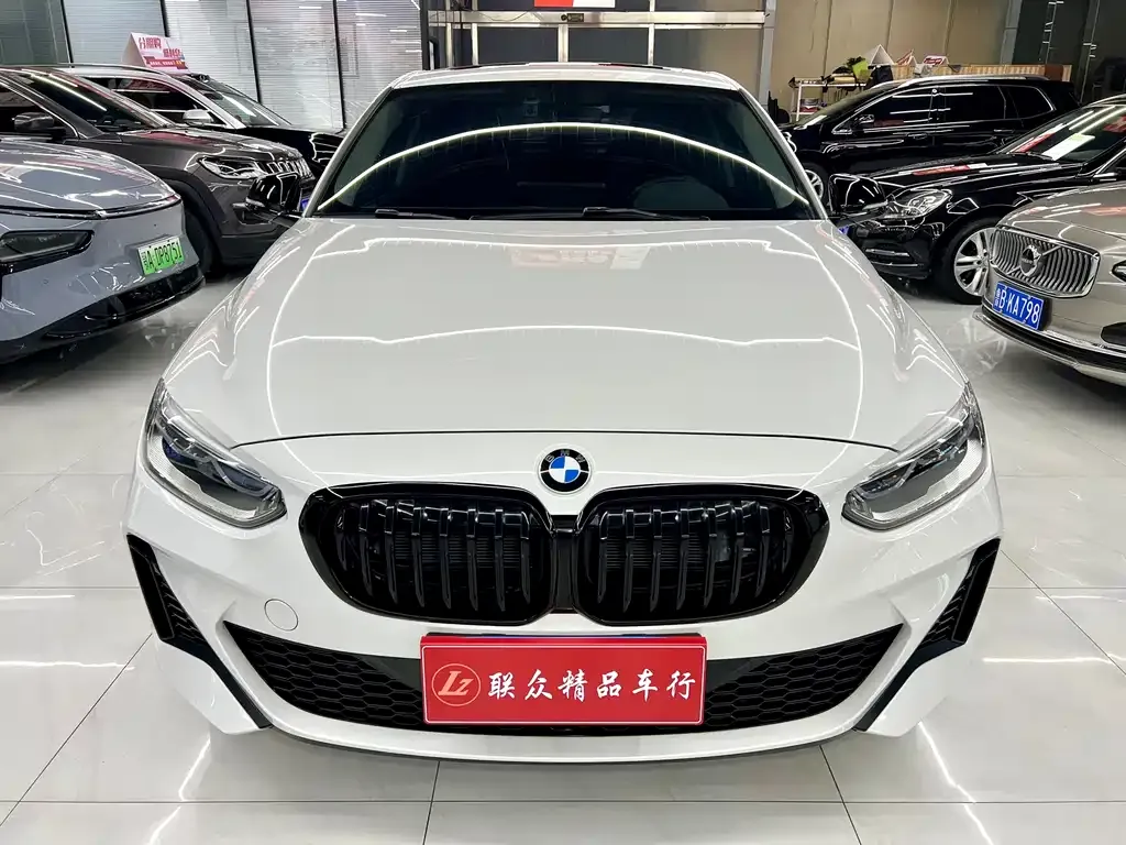 BMW 1 Series 2021 из CN, фото 1