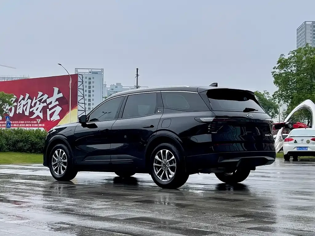 Ford Edge — фото 8