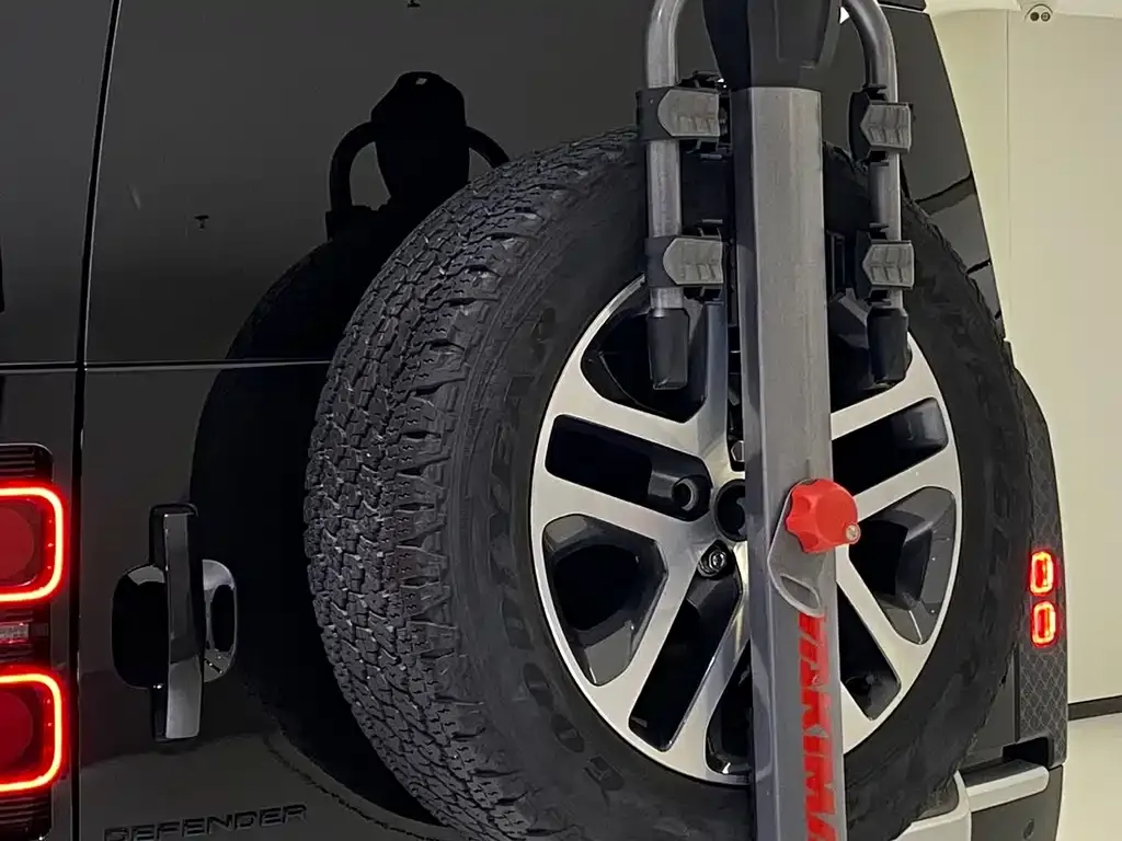 Land Rover Defender — фото 10