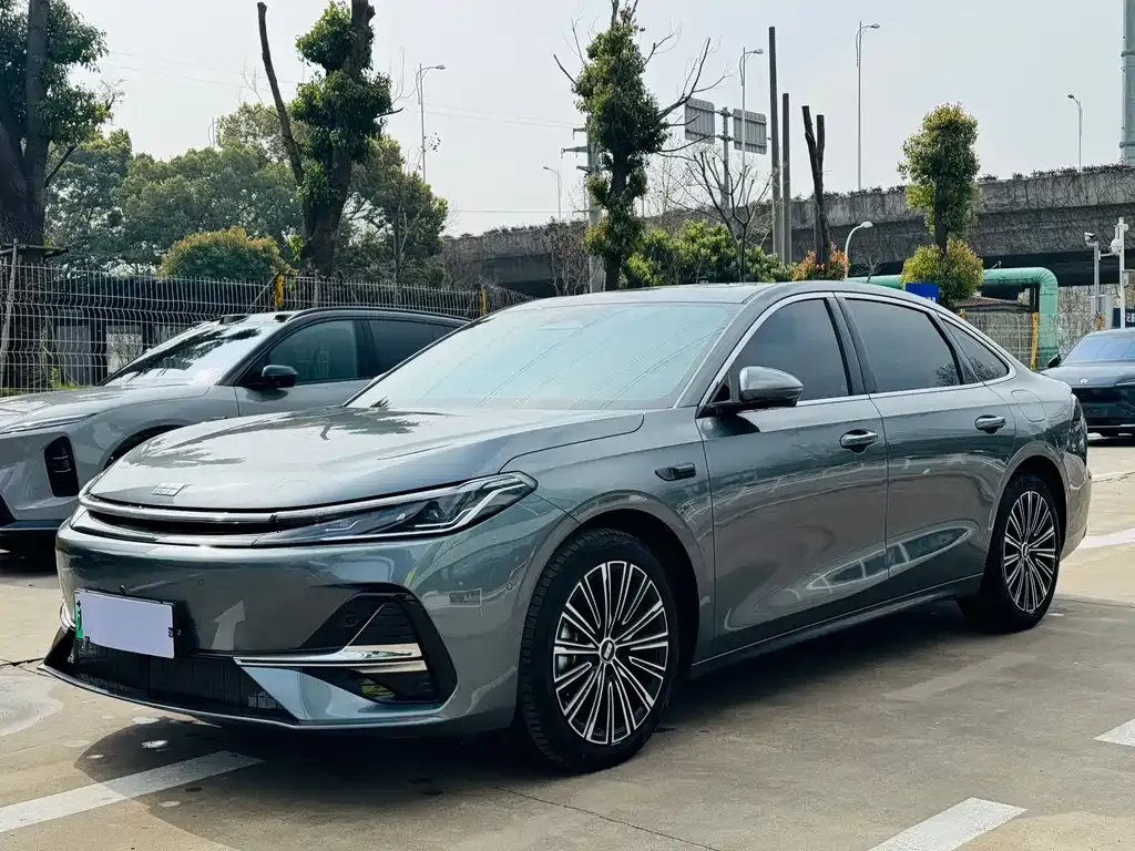 Geely Galaxy A7 — фото 1