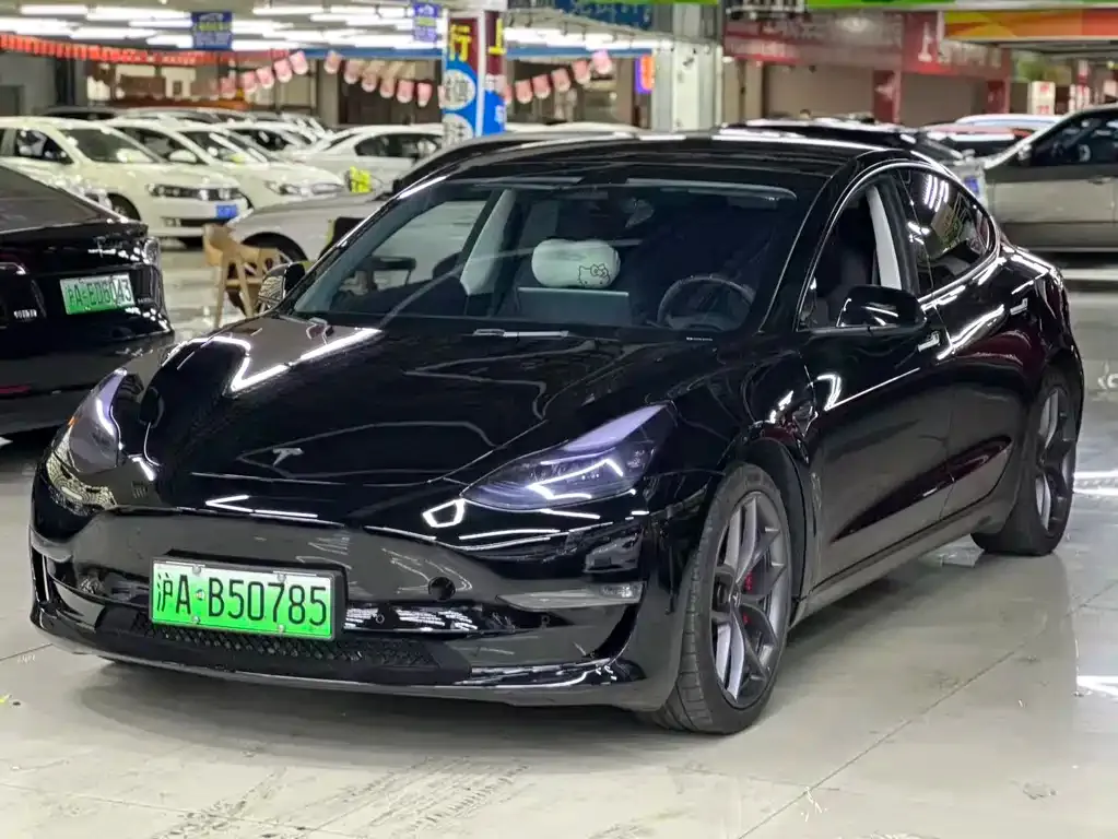 Tesla Model 3 — фото 1