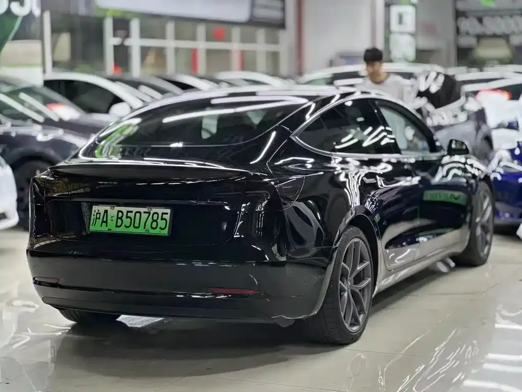 Tesla Model 3 — фото 5