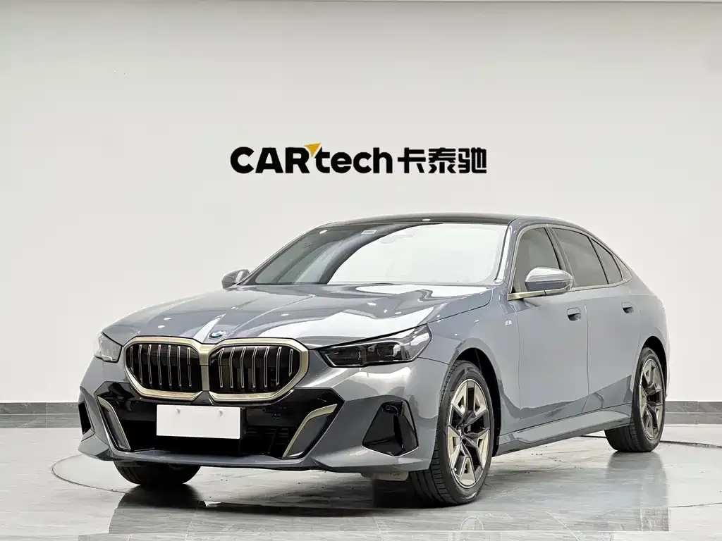 BMW 5 Series 2024 из CN, фото 1