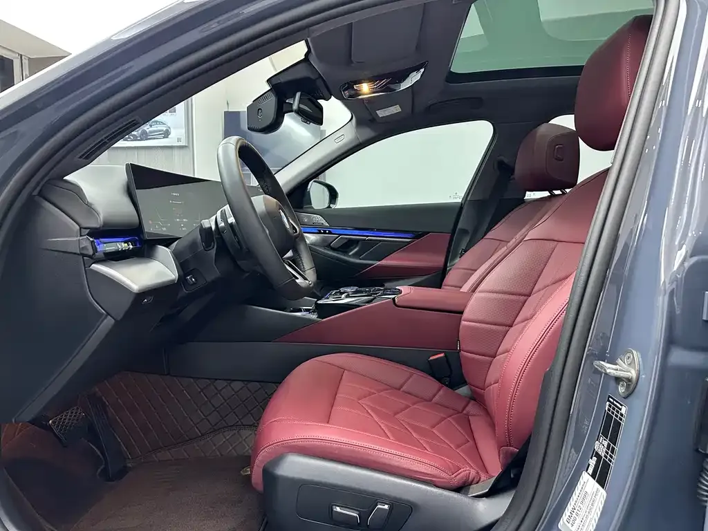 BMW 5 Series 2024 из CN, фото 7