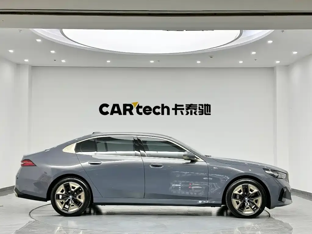 BMW 5 Series 2024 из CN, фото 10