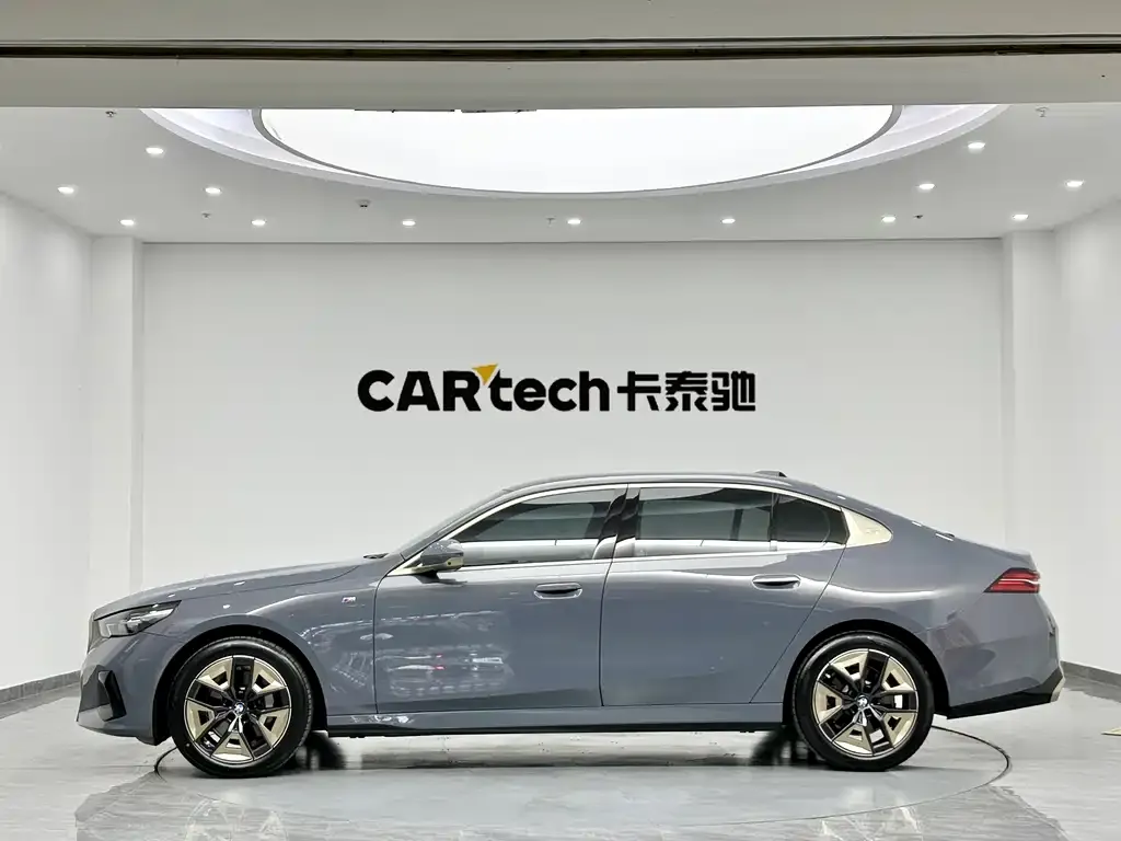 BMW 5 Series 2024 из CN, фото 3