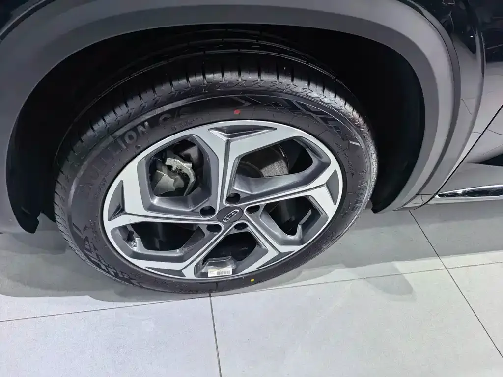 Geely Xingyue L — фото 10