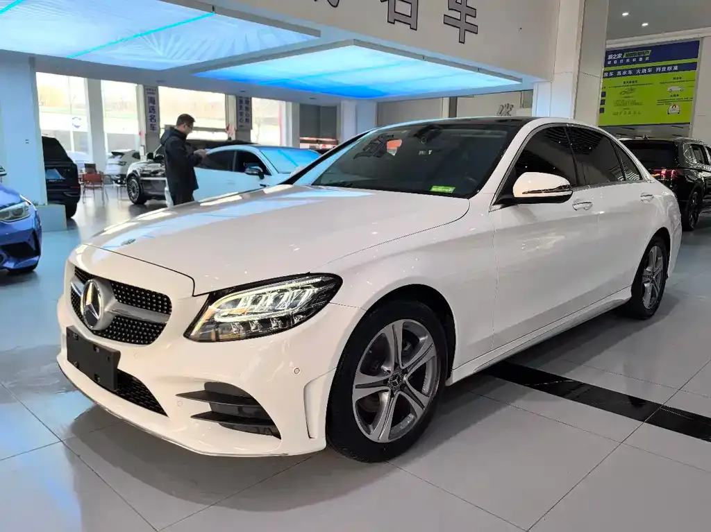 Mercedes-Benz C-Class — фото 1