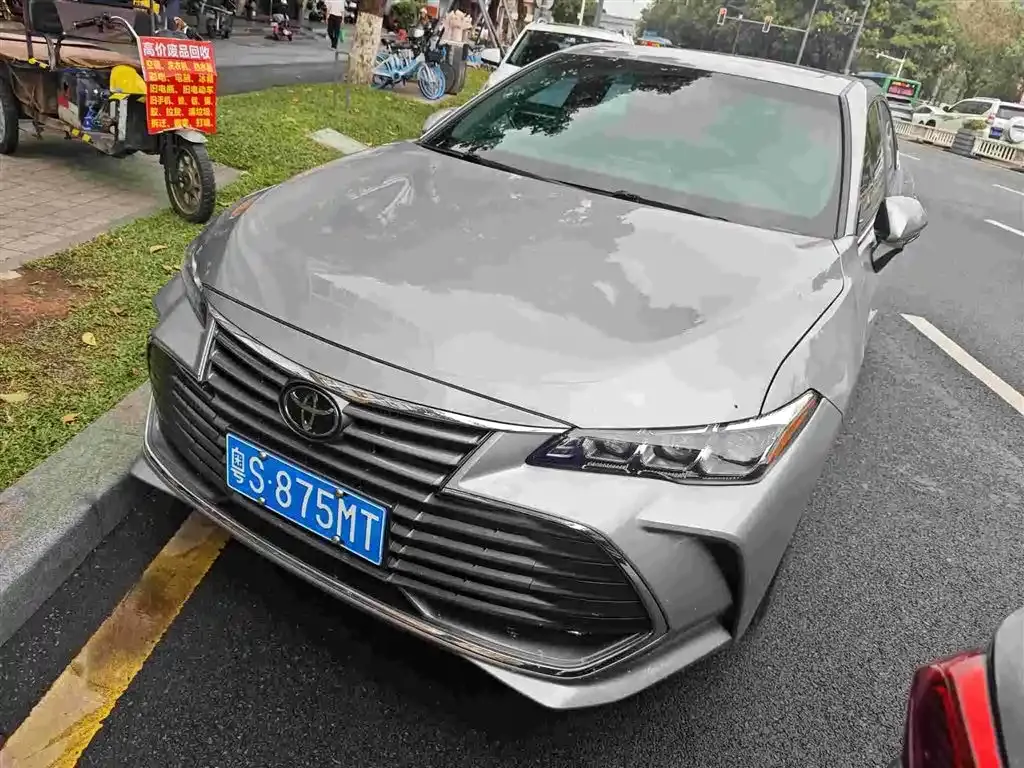 Toyota Avalon — фото 1