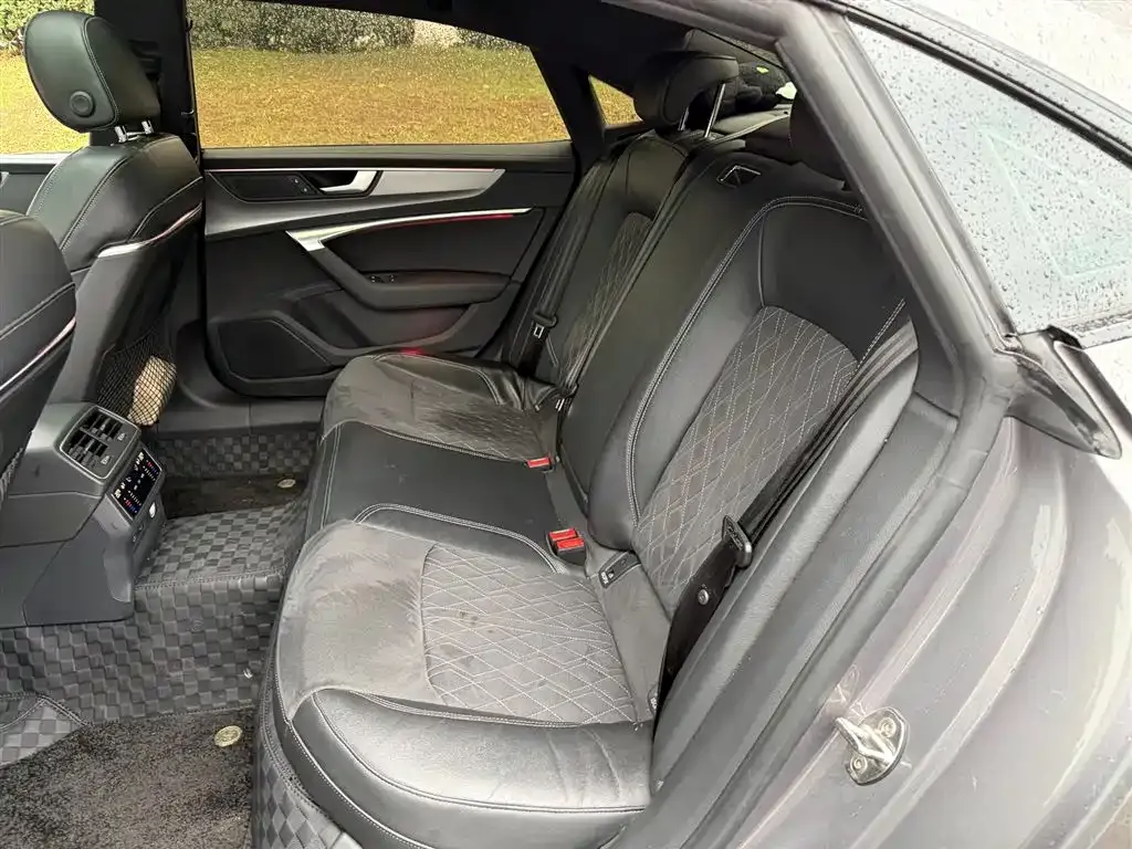 Audi A7L 2022 из CN, фото 3