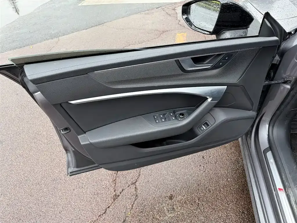 Audi A7L 2022 из CN, фото 10