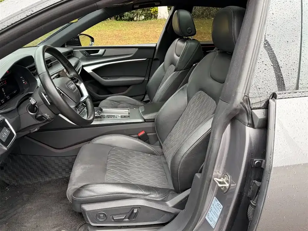 Audi A7L 2022 из CN, фото 4