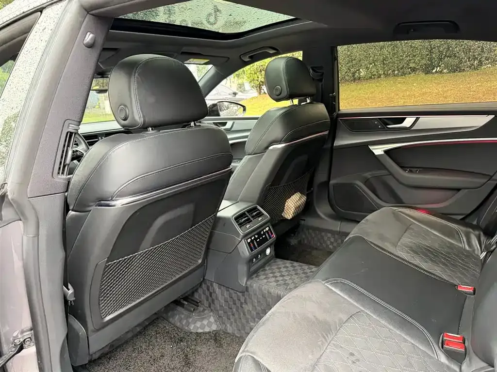Audi A7L 2022 из CN, фото 7