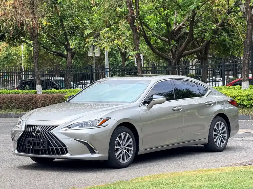 Lexus ES — фото 1