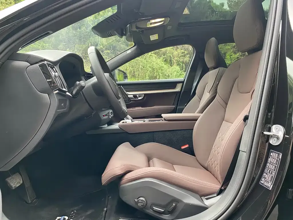 Volvo S90 2026 из CN, фото 4