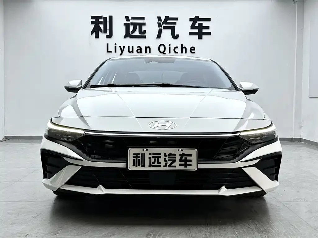 Hyundai Elantra — фото 7
