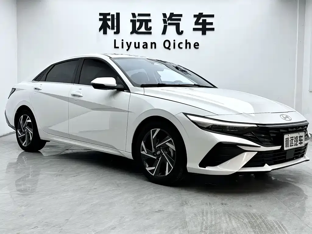 Hyundai Elantra — фото 3
